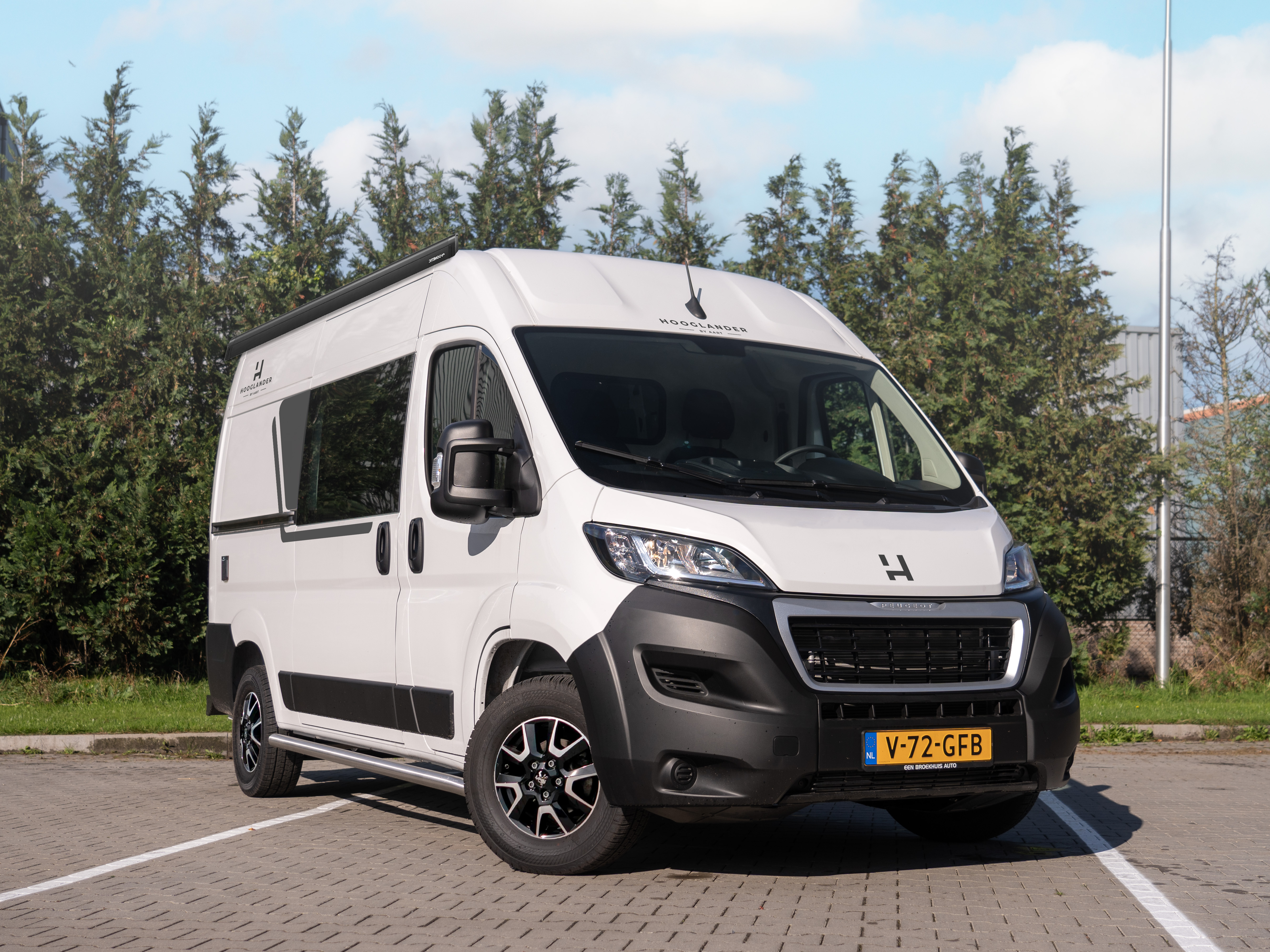Luxe buscamper Hooglander S2 campersverhuur 