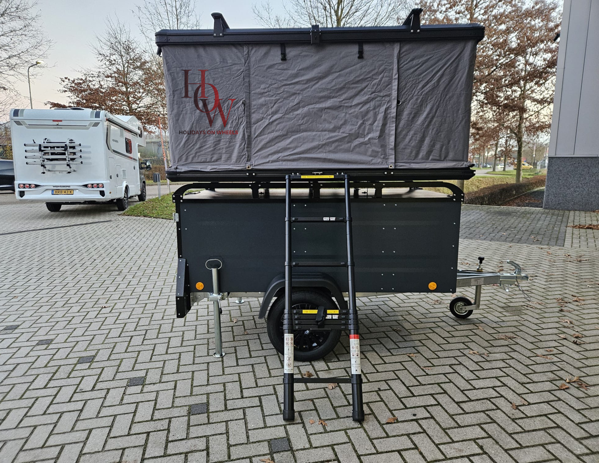 Daktent trailer met Böckmann daktent | HOW | Grijs campersverhuur 