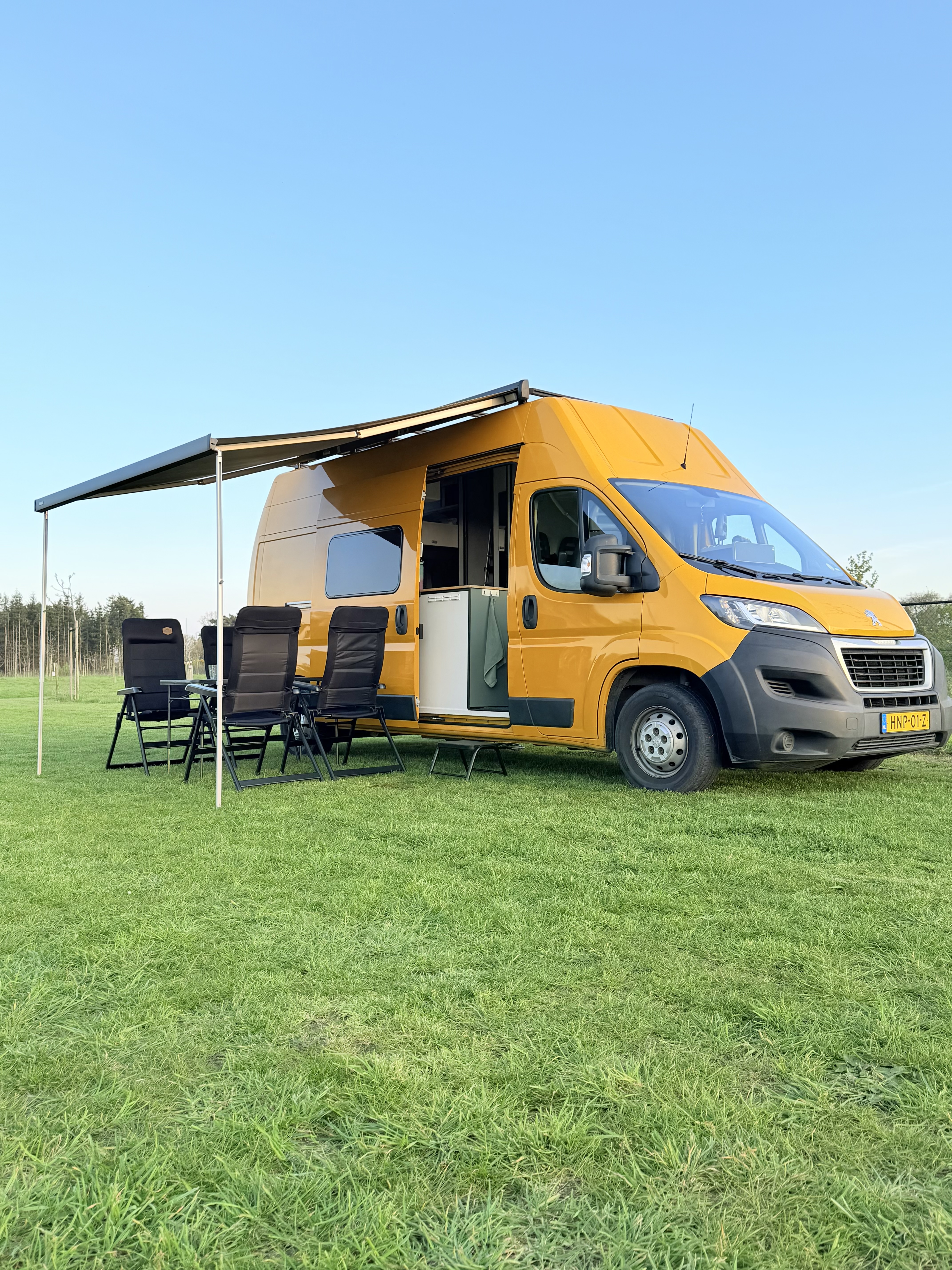 Happyvanlife - 4 pers off grid buscamper campersverhuur 